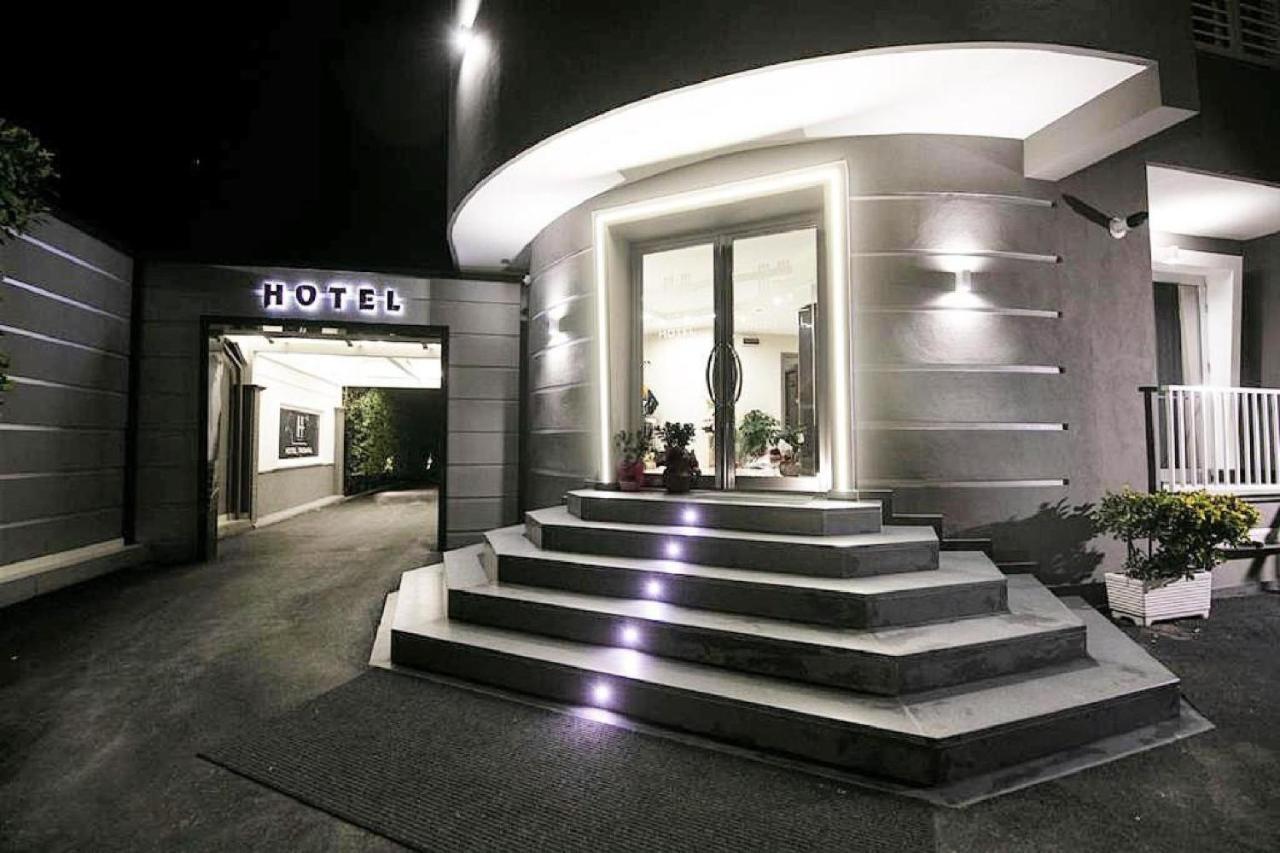 Hotel Trionfal Qualiano Esterno foto