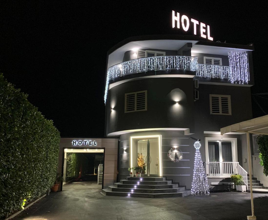 Hotel Trionfal Qualiano Esterno foto